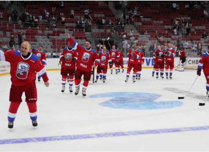 Putin, buz hokeyinde hünerlerini gösterdi! 15