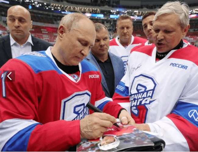 Putin, buz hokeyinde hünerlerini gösterdi! 2