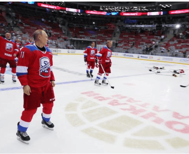 Putin, buz hokeyinde hünerlerini gösterdi! 4