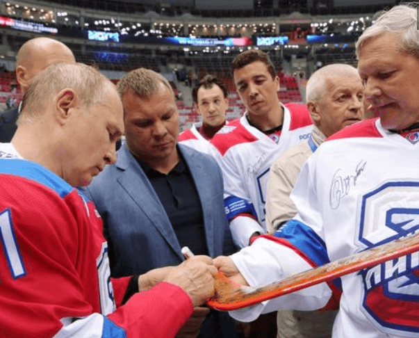 Putin, buz hokeyinde hünerlerini gösterdi! 7