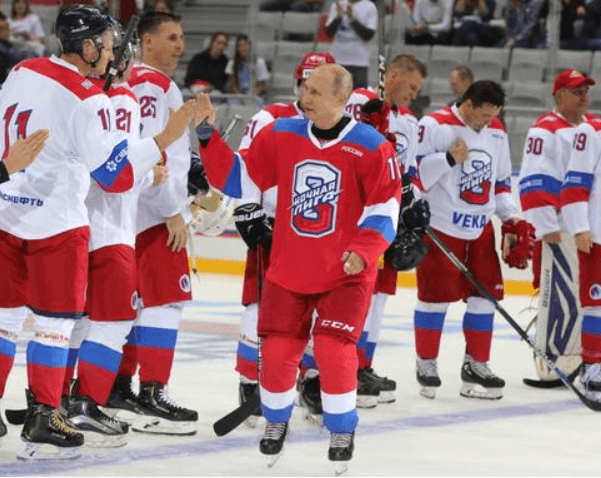 Putin, buz hokeyinde hünerlerini gösterdi! 9