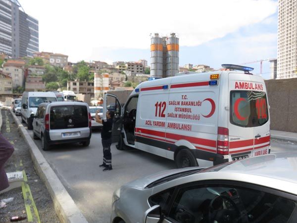 İstanbul'da korku dolu anlar! 20.katta asılı kaldılar 6