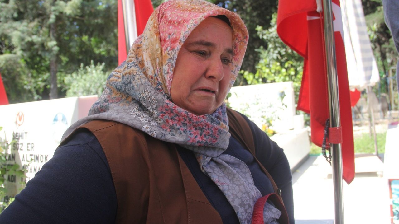 Şehit annesinden Anneler Günü'nde oğlunun mezarına ziyaret! 5