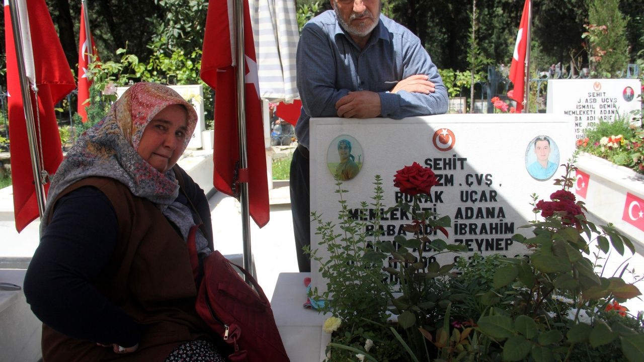 Şehit annesinden Anneler Günü'nde oğlunun mezarına ziyaret! 3