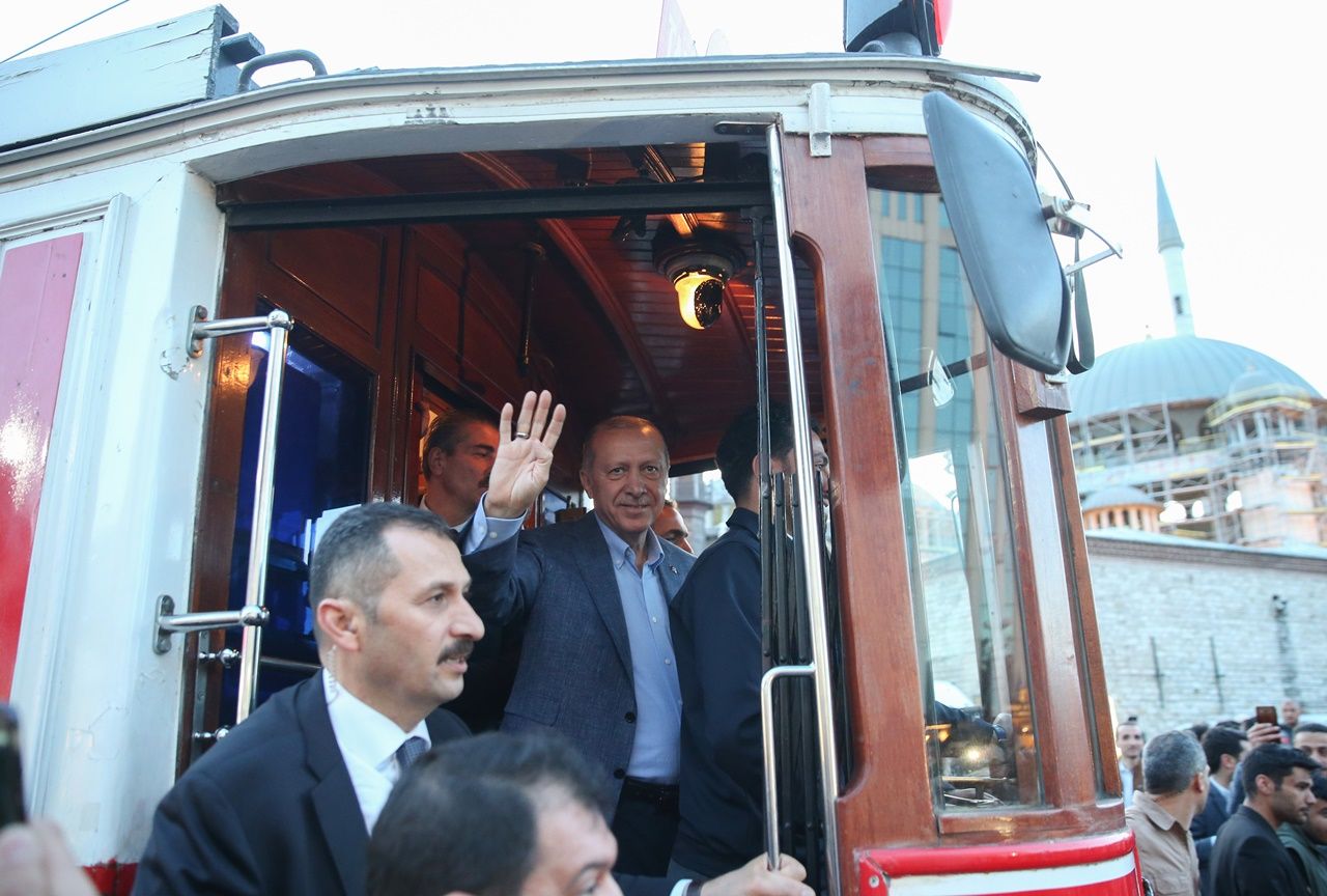 Cumhurbaşkanı nostaljik tramvay ile iftara geldi.. 2