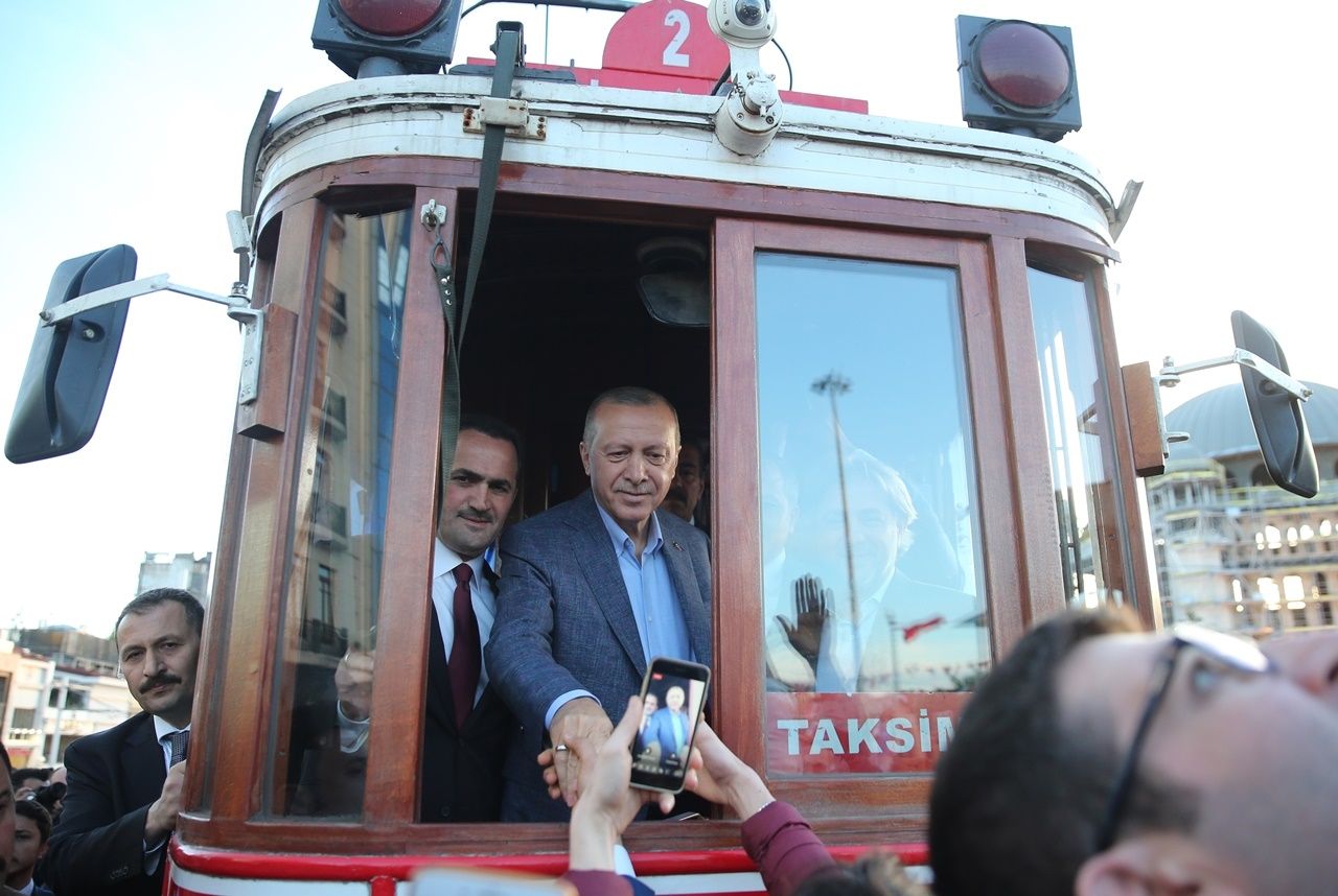 Cumhurbaşkanı nostaljik tramvay ile iftara geldi.. 21