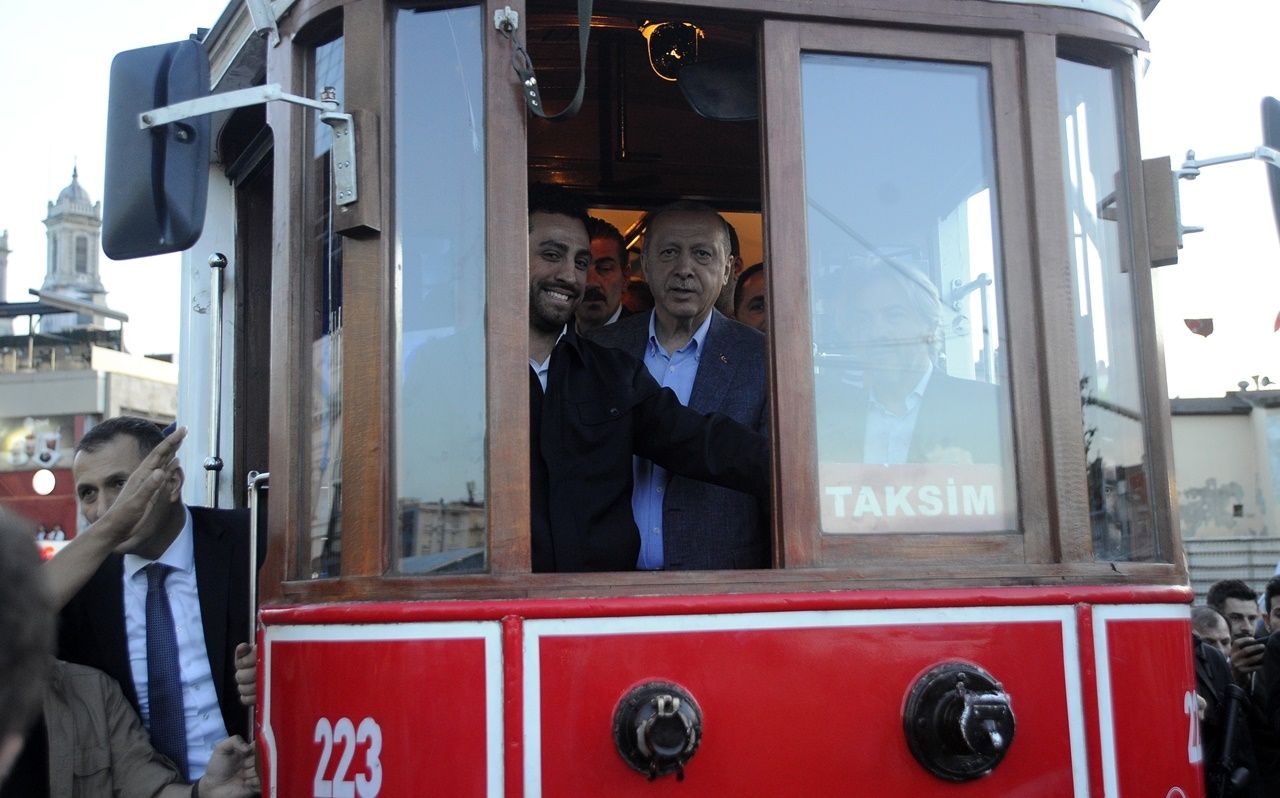 Cumhurbaşkanı nostaljik tramvay ile iftara geldi.. 24