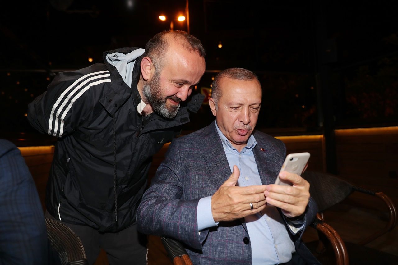 Erdoğan, kafede vatandaşlarla sohbet etti... 2