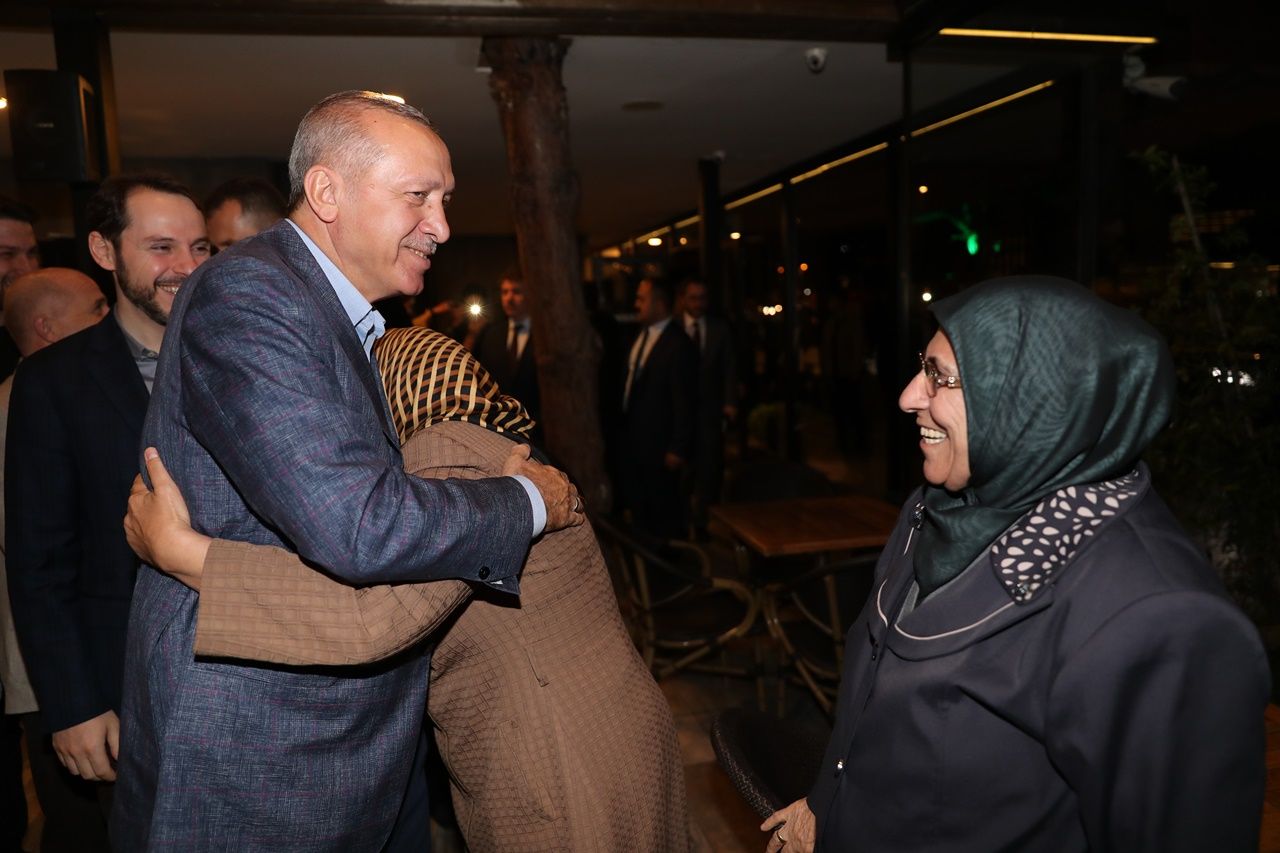 Erdoğan, kafede vatandaşlarla sohbet etti... 3