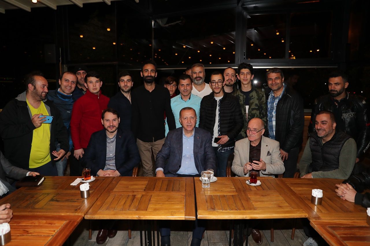 Erdoğan, kafede vatandaşlarla sohbet etti... 5