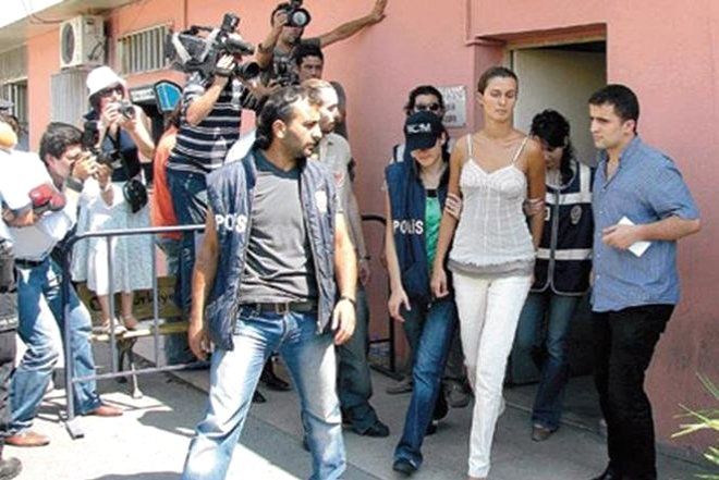 Bu ünlülerin yolu bir dönem cezaevinden geçti! 7