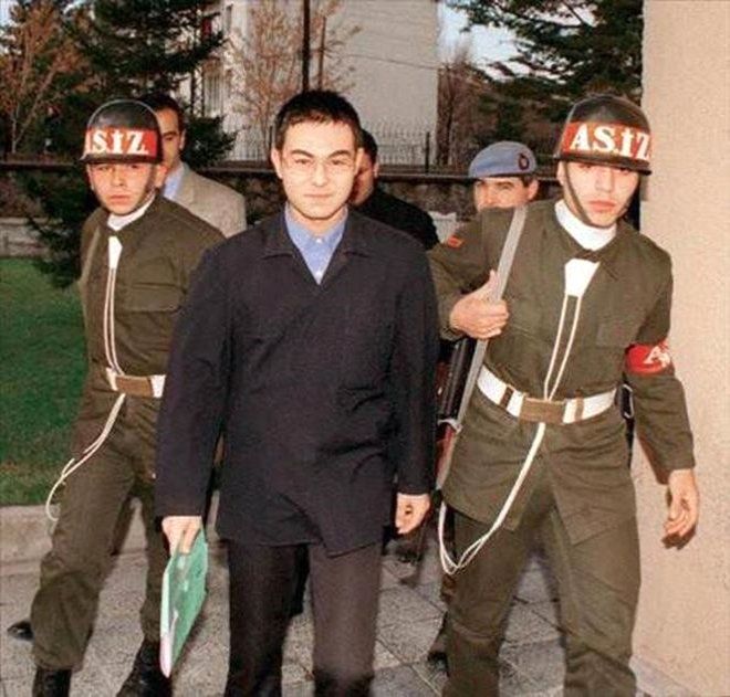 Bu ünlülerin yolu bir dönem cezaevinden geçti! 2