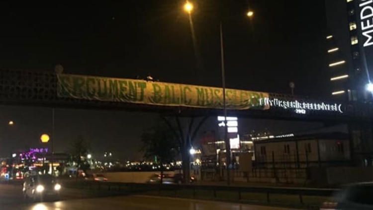 Şehrin dört bir yanına pankartlar asıldı... 8