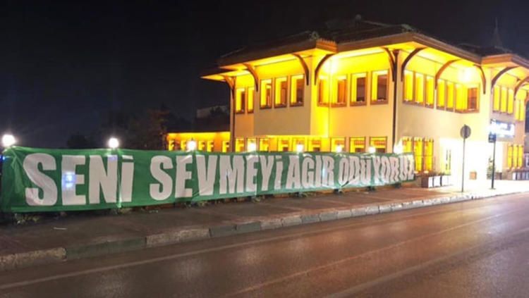 Şehrin dört bir yanına pankartlar asıldı... 2