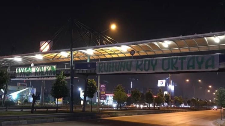 Şehrin dört bir yanına pankartlar asıldı... 6
