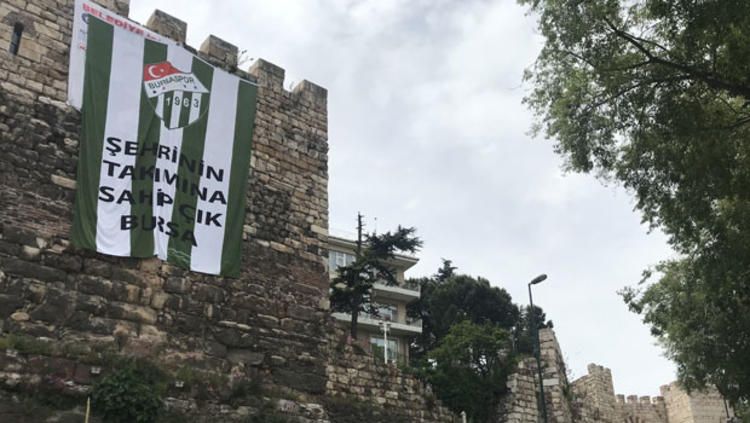 Şehrin dört bir yanına pankartlar asıldı... 7