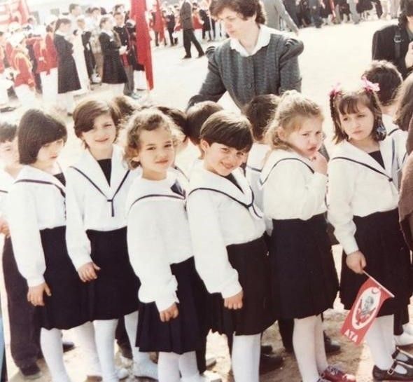 Ünlü oyuncunun çocukluk fotoğrafı şaşırttı! 6