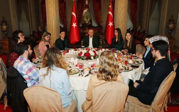 Erdoğan'ın iftarına Mesut Özil ve nişanlısı da katıldı! 6