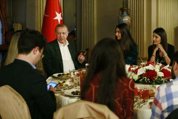 Erdoğan'ın iftarına Mesut Özil ve nişanlısı da katıldı! 8