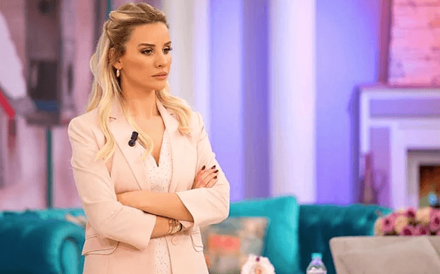 Eşini üvey babasıyla olması için zorladı! 1