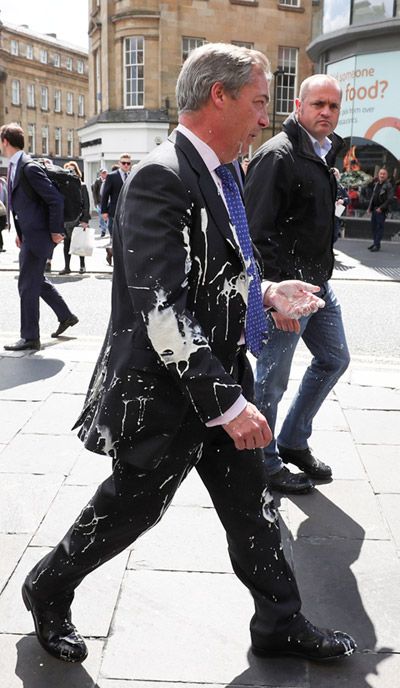 Türkiye karşıtı İngiliz lidere milkshake saldırısı 12