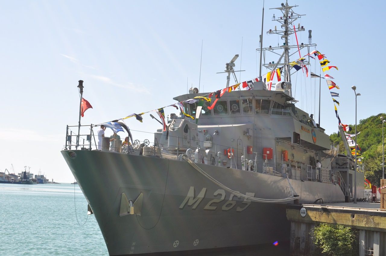 TCG Alanya gemisine vatandaşlardan büyük ilgi... 1