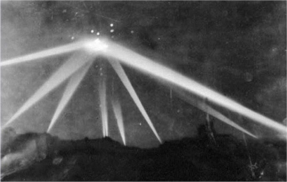 Pentagon'dan tarihi itiraf: UFO'ları inceliyoruz 13