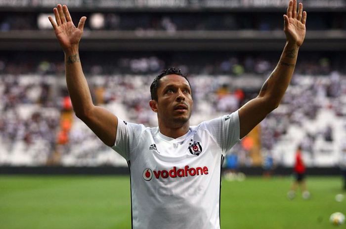 Beşiktaş'ta yaprak dökümü! 15