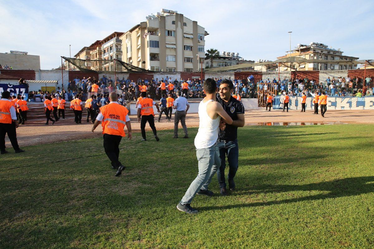 Hatayspor-Adana Demir maçı sonrası ortalık karıştı 13