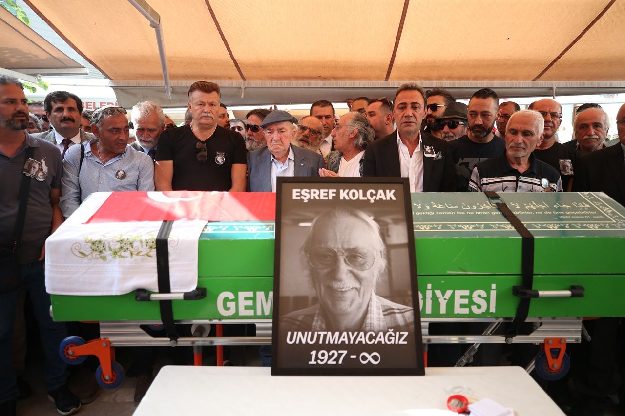 Eşref Kolçak son yolculuğuna uğurlandı... 5