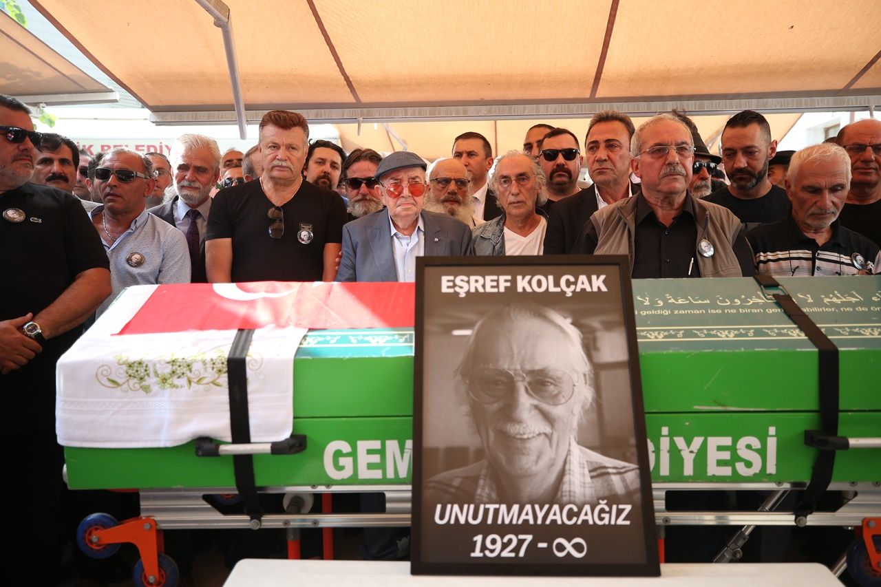 Eşref Kolçak son yolculuğuna uğurlandı... 6