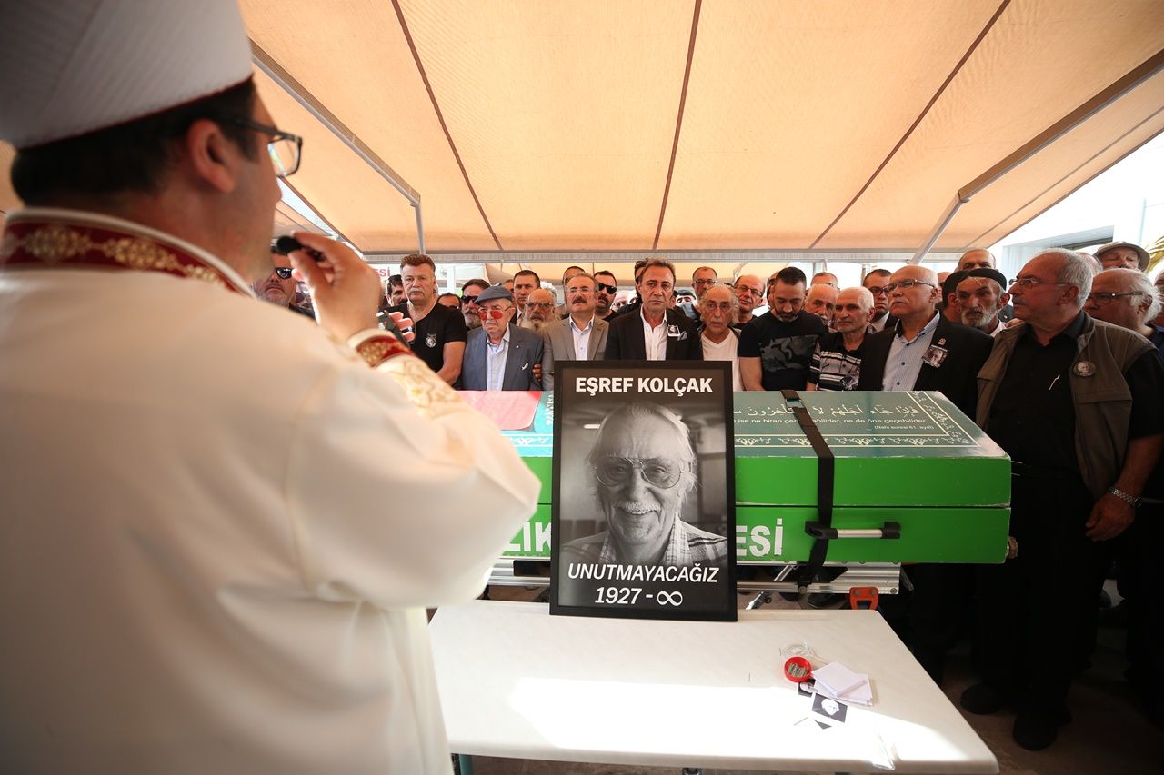 Eşref Kolçak son yolculuğuna uğurlandı... 8