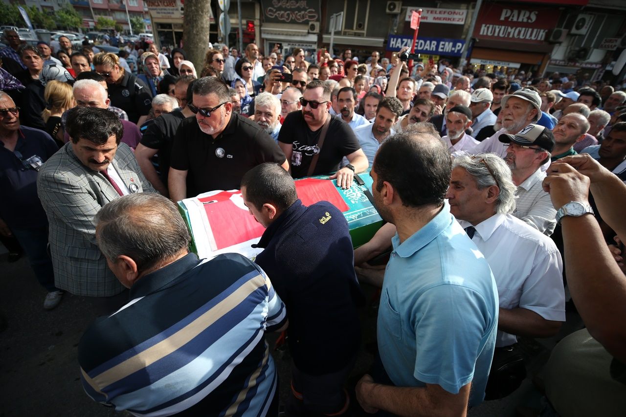 Eşref Kolçak son yolculuğuna uğurlandı... 9