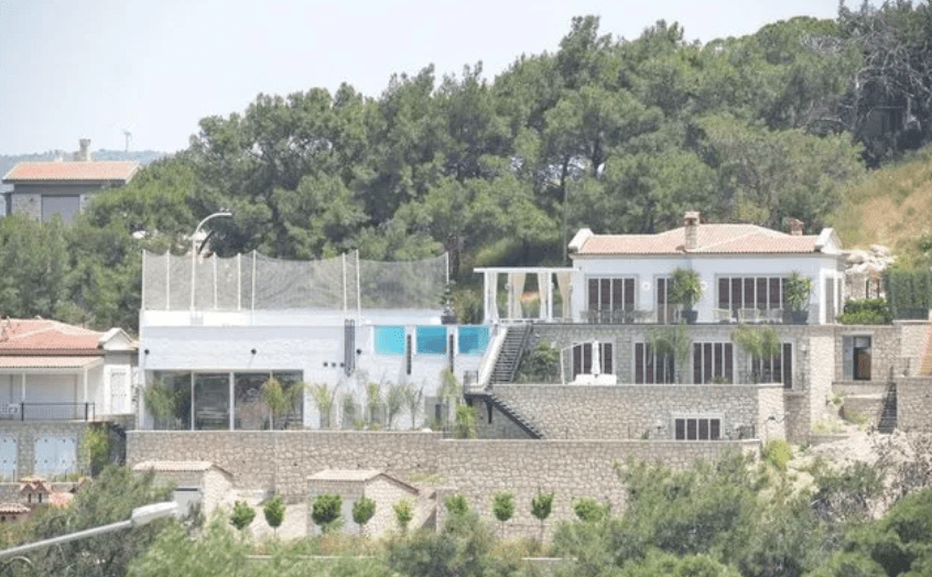Ünlü çift balayını Çeşme'deki yeni yuvasında geçirecek! 4