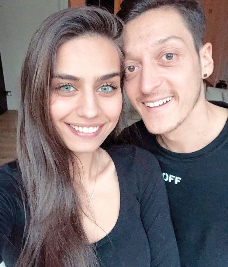Ünlü çift balayını Çeşme'deki yeni yuvasında geçirecek! 1