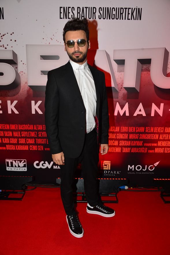 Enes Batur'un yeni filmi vizyona girdi! 8