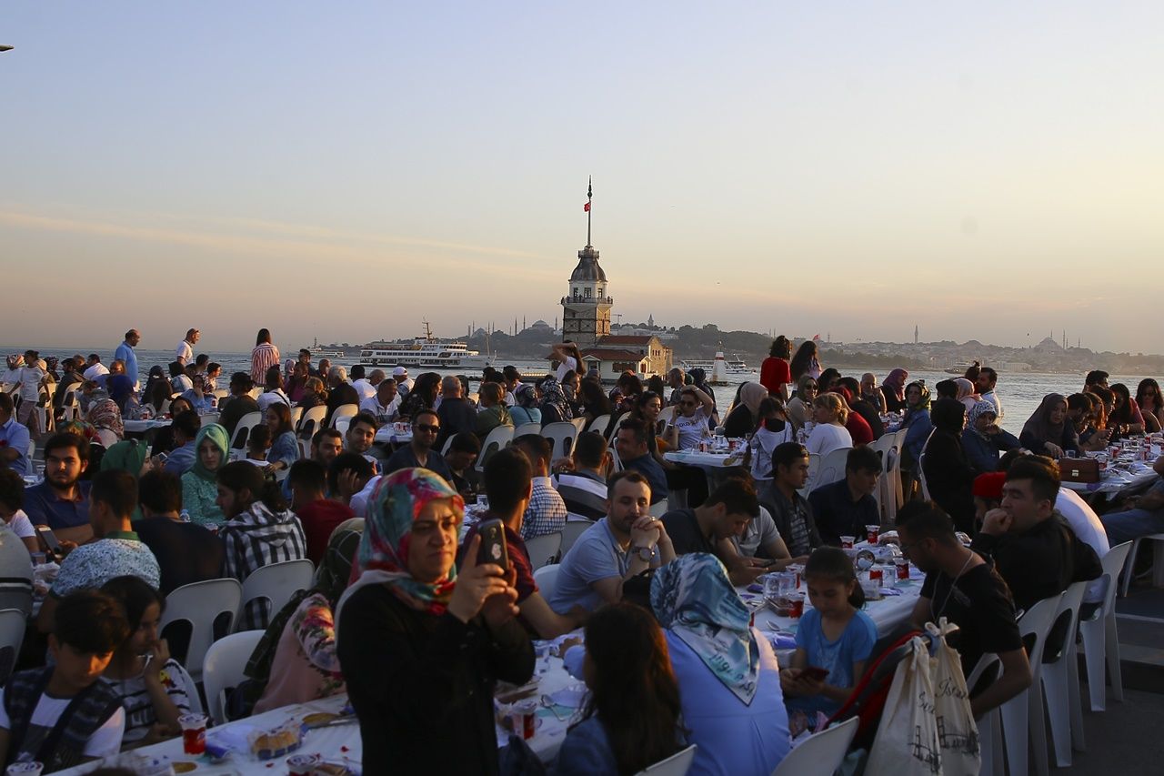Üsküdar'da 100 bin kişilik iftar... 2