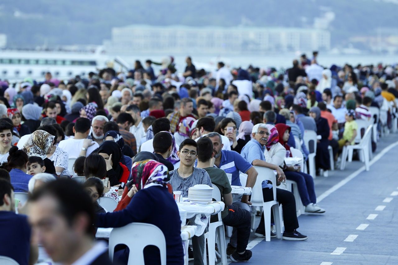 Üsküdar'da 100 bin kişilik iftar... 3