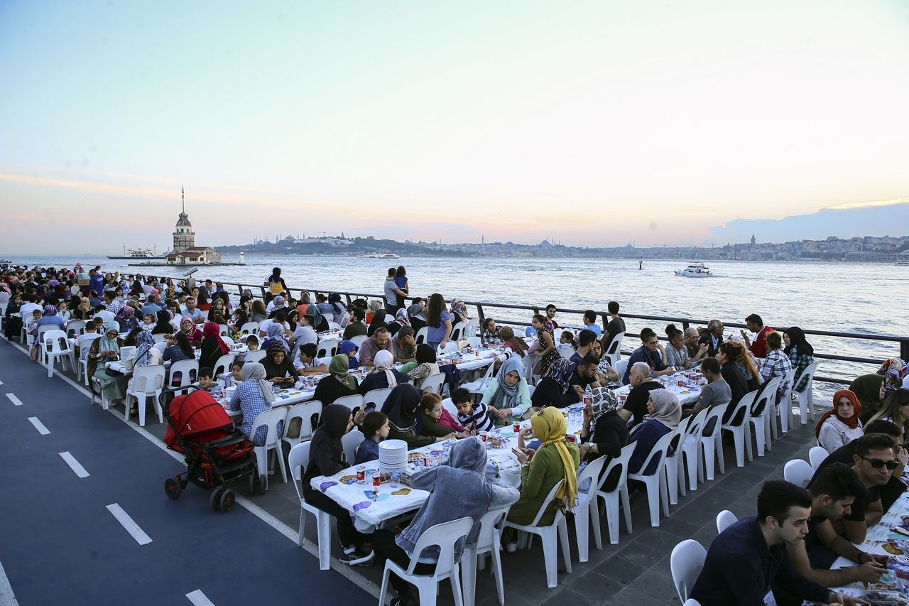 Üsküdar'da 100 bin kişilik iftar... 4