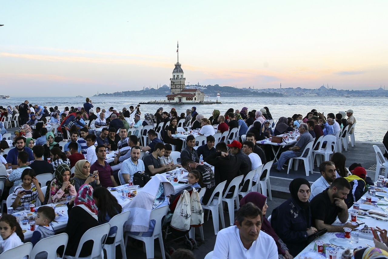 Üsküdar'da 100 bin kişilik iftar... 7