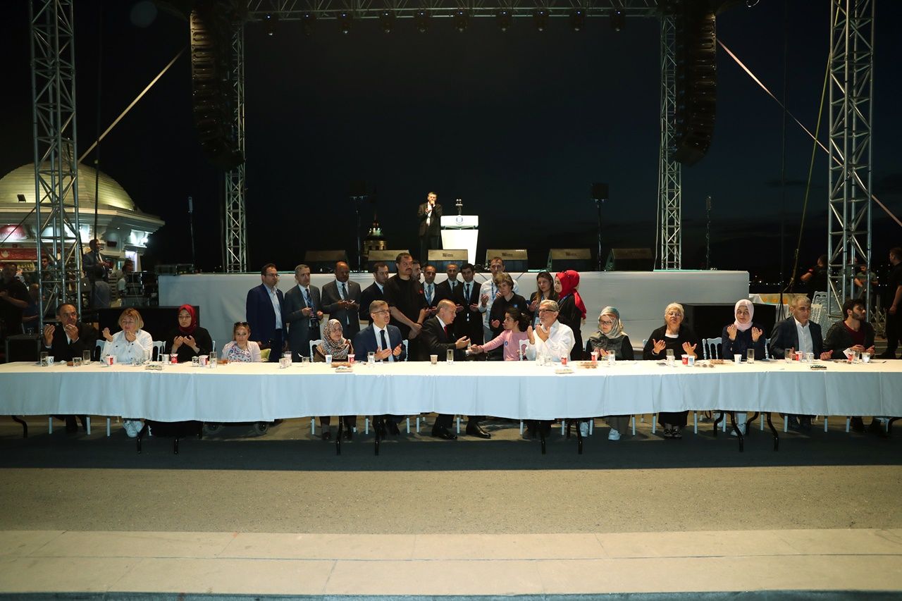 Üsküdar'da 100 bin kişilik iftar... 23