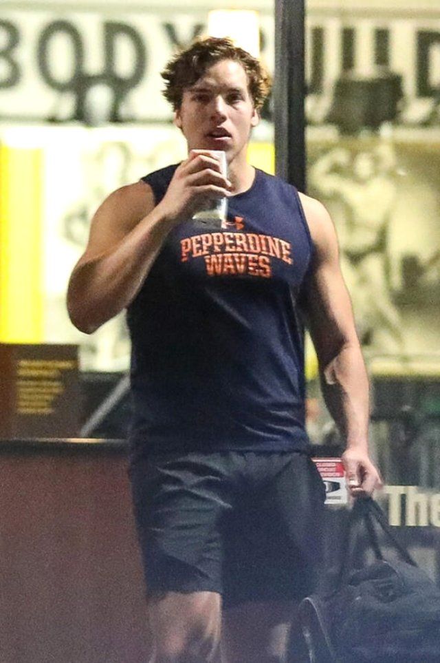O, Arnold Schwarzenegger'in ikizi değil oğlu! 1
