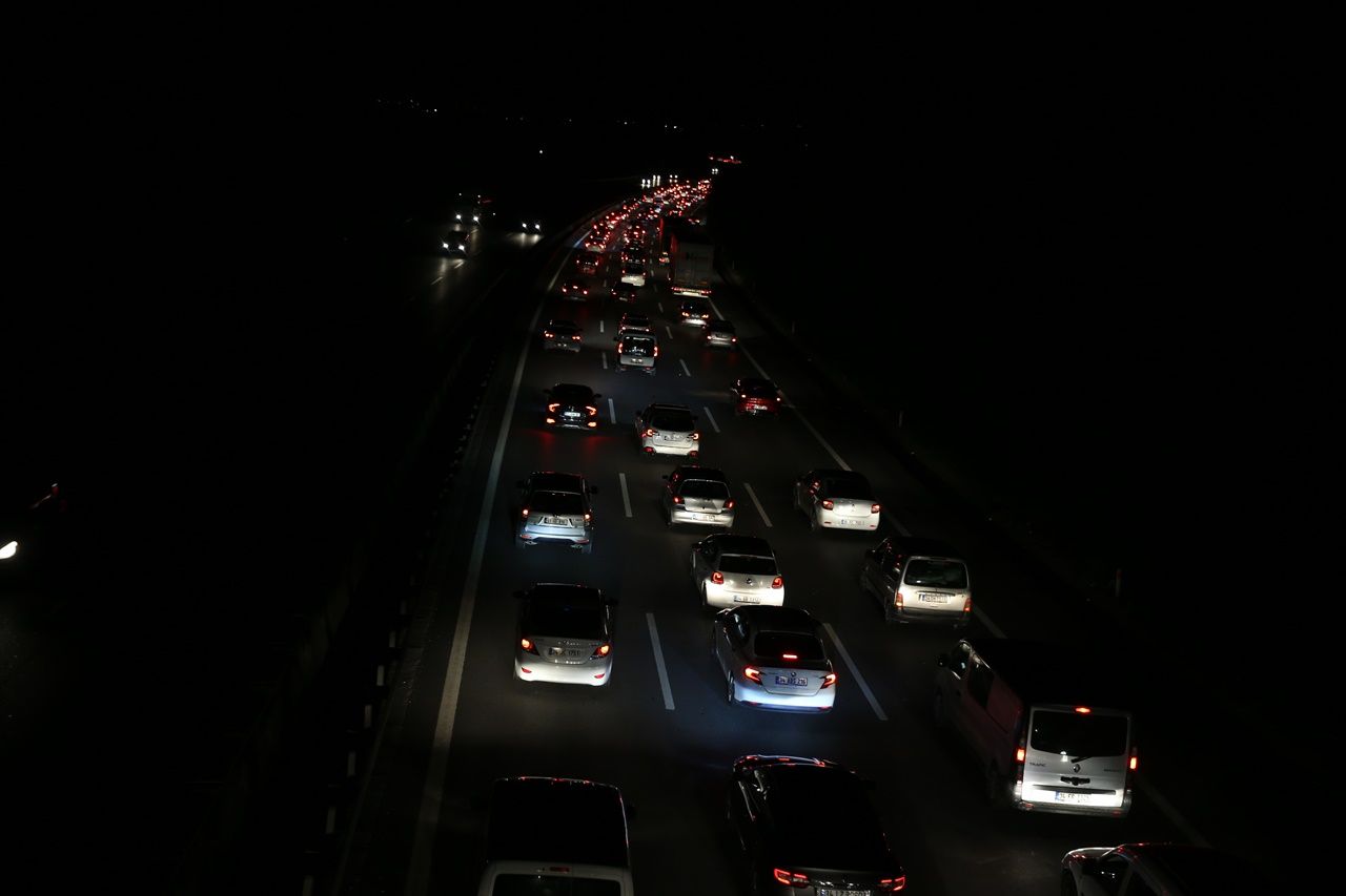 Sakarya'da kilometrelerce kuyruk oluştu... 1