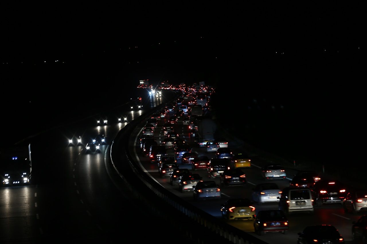 Sakarya'da kilometrelerce kuyruk oluştu... 10