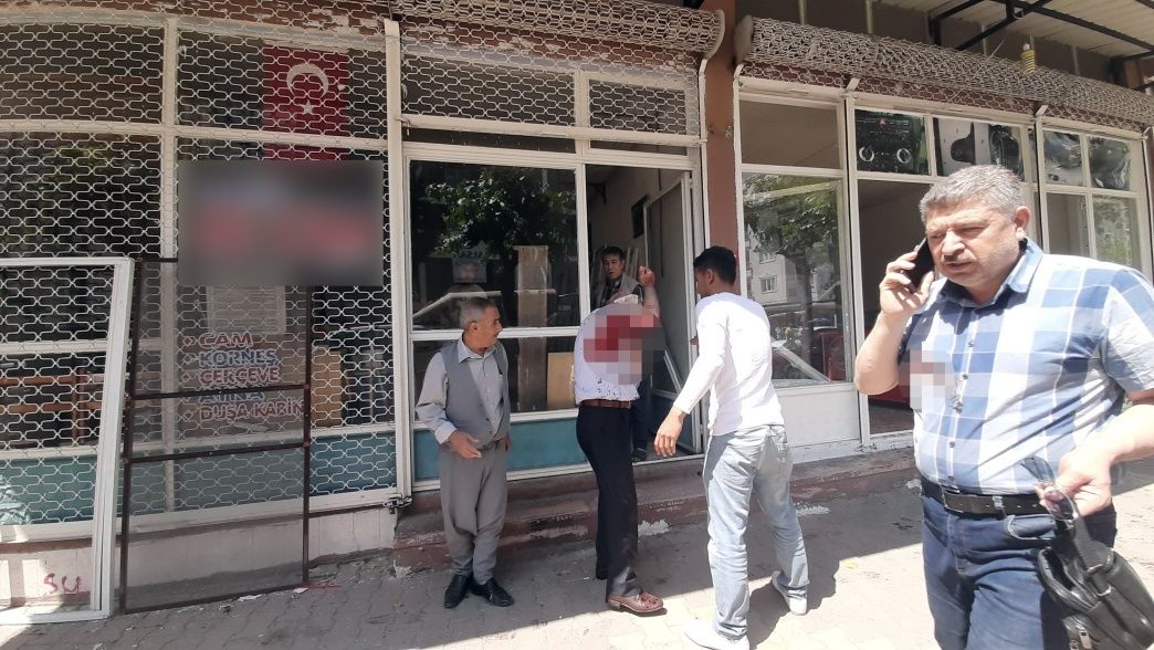 Adıyaman'da adliye önünde bıçaklı sopalı kavga! Yaralılar var... 4