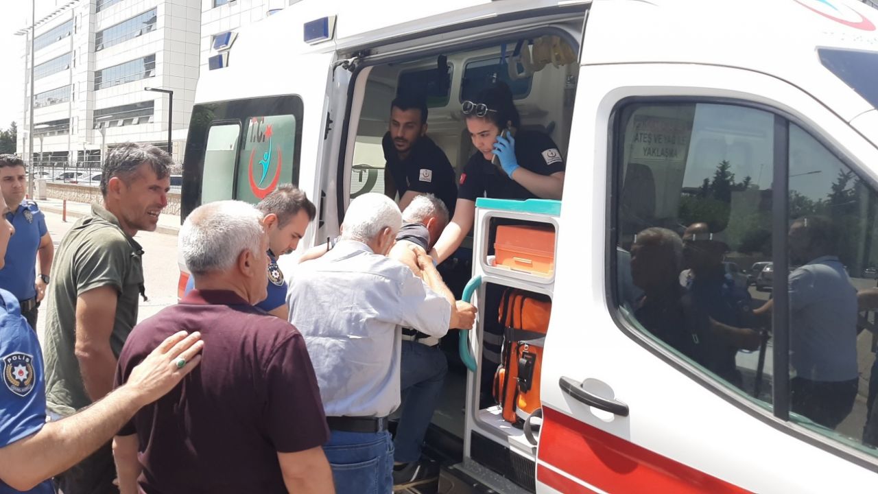 Adıyaman'da adliye önünde bıçaklı sopalı kavga! Yaralılar var... 9