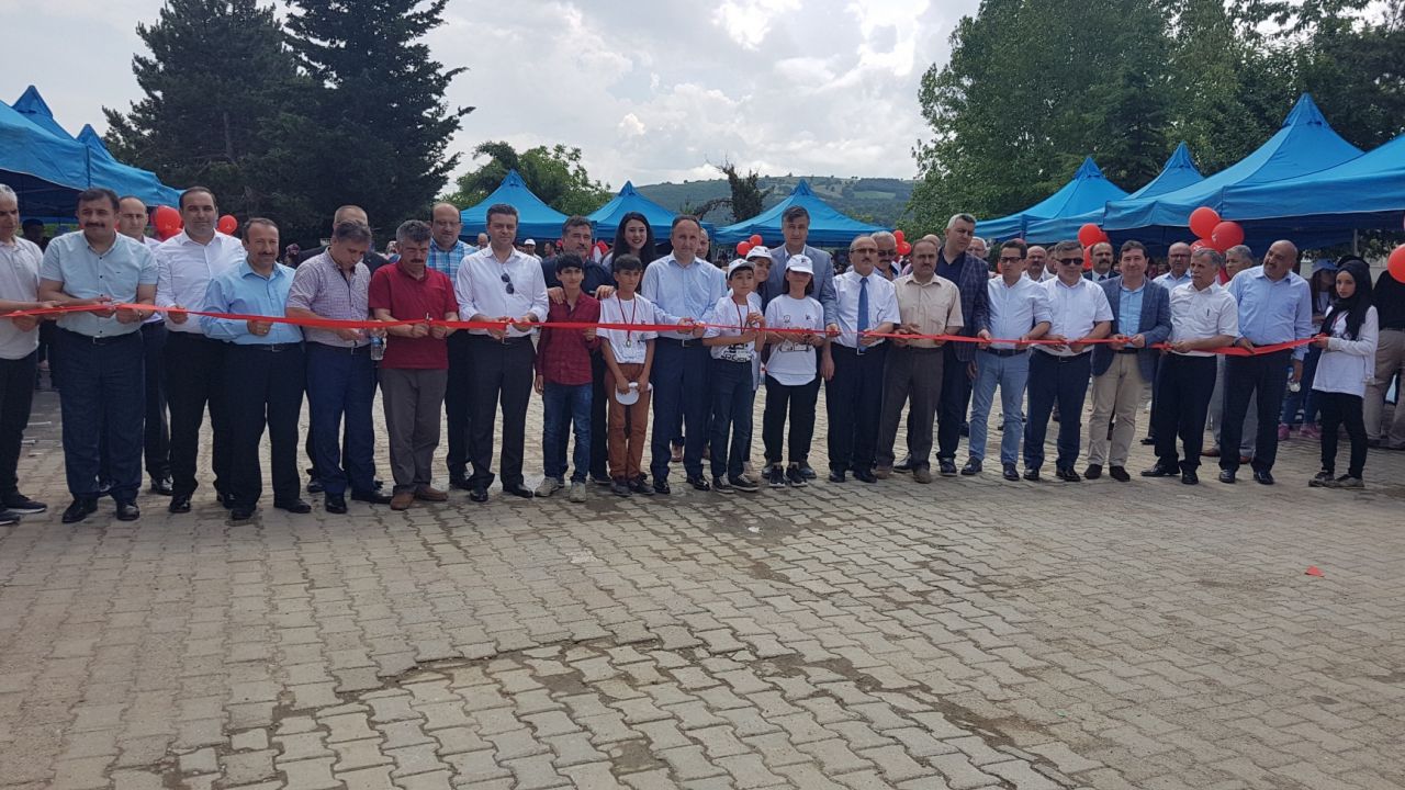 Öğrenciler protokolü su roketi ile vurdu! 4