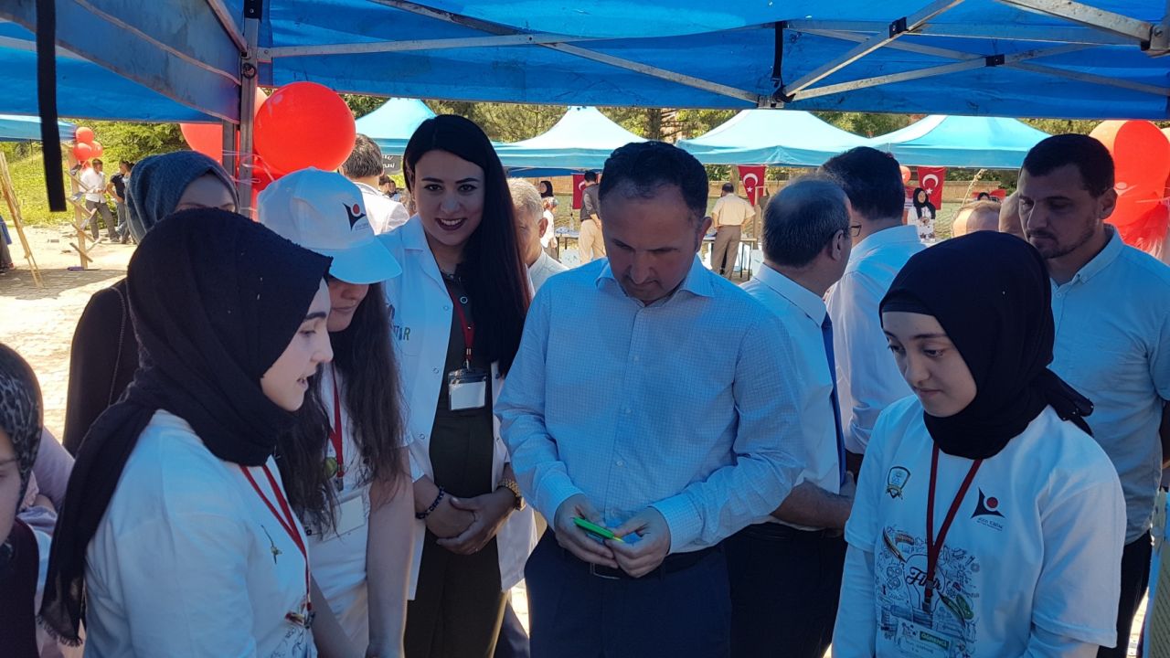 Öğrenciler protokolü su roketi ile vurdu! 7