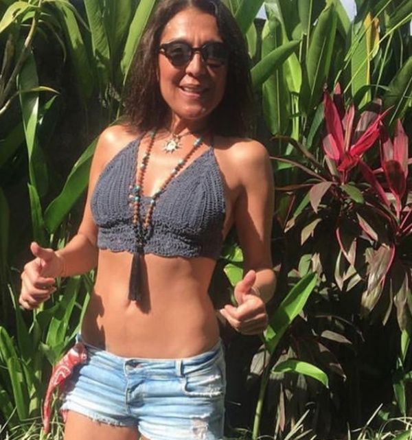 49 yaşındaki oyuncudan bikinili pozlar! 14