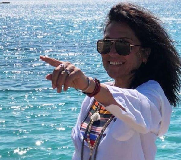 49 yaşındaki oyuncudan bikinili pozlar! 6